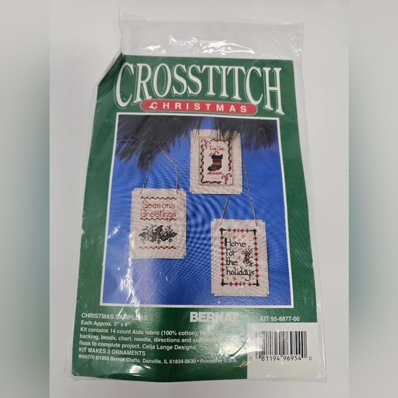 VTG Bernat CHRISTMAS TRADITIONS MINI STOCKING & SAMPLER Cross Stitch Kit Sealed - Picture 3 of 5
